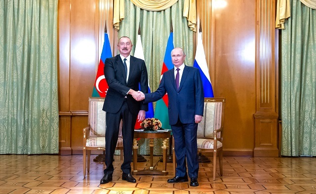 Путин обсудил с лидером Азербайджана Алиевым реализацию карабахских договоренностей