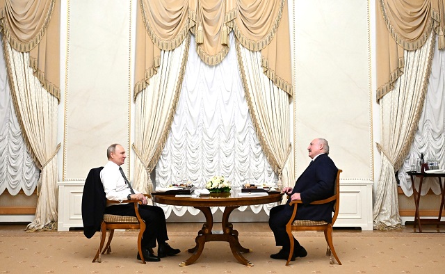 Путин в поздравлении Лукашенко заявил об успехах Союзного государства