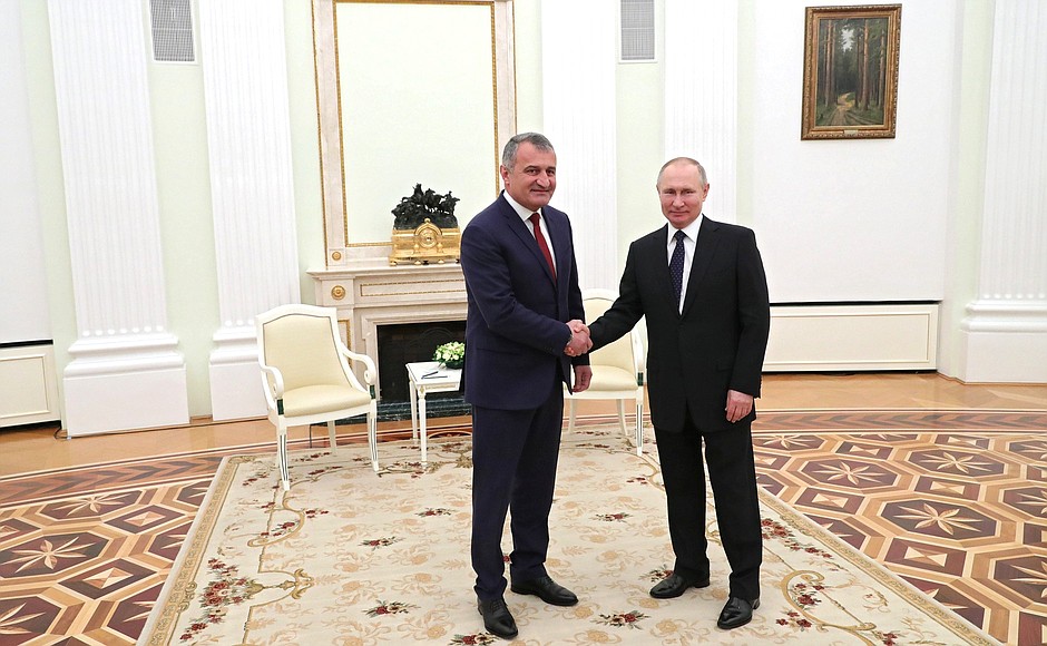 Путин одобрил соглашение с Южной Осетией о двойном гражданстве