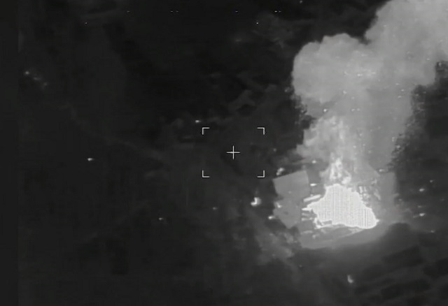 Минобороны РФ показало видео ночных ударов Су-25 по складам ВСУ