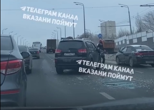 Несколько автомобилей получили повреждения в массовом ДТП в Казани – видео
