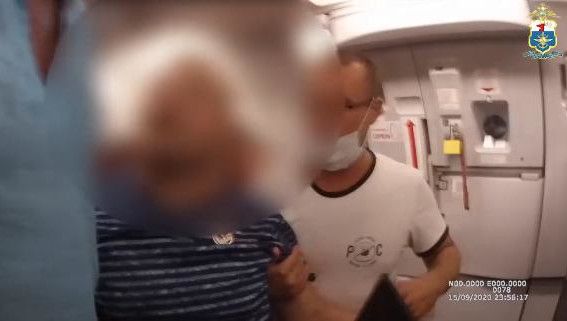 Пьяный дебош на борту самолета стоил татарстанцу полмиллиона рублей