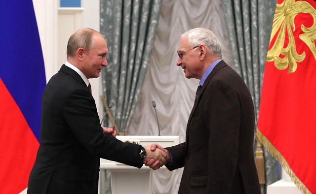 Путин наградил Шахназарова орденом «За заслуги перед отечеством» третьей степени