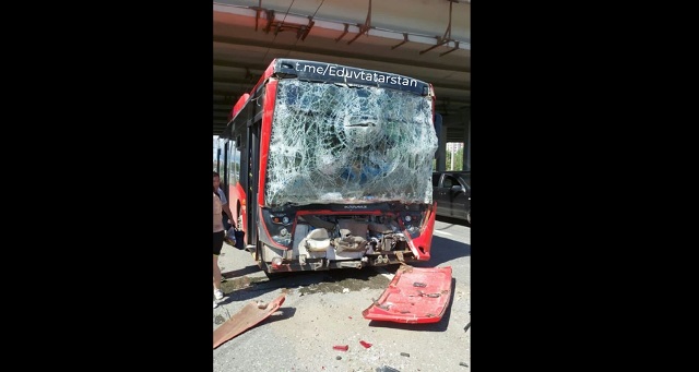 Шесть человек получили увечья при столкновении автобуса и троллейбуса в Казани 