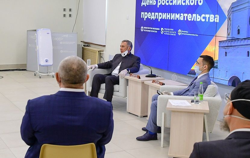 Минниханов посоветовал предпринимателям Татарстана учиться новому
