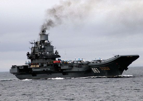 В Мурманской области горит единственный авианосец России 