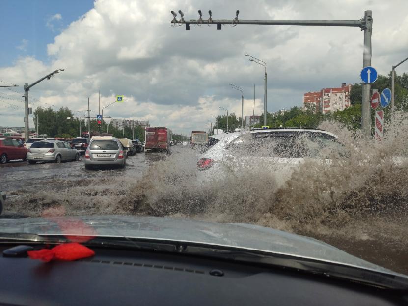 Прошедший ливень вновь превратил столицу Татарстана в Венецию