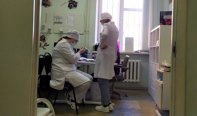 Лишь один из инфицированных за сутки ковидом жителей Татарстана избежал госпитализации