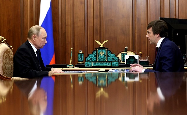 Кравцов доложил Путину о капремонте школ и поддержке педвузов