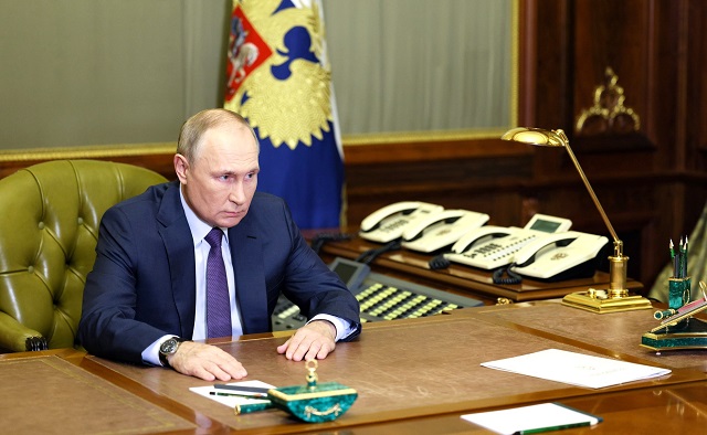 Путин поручил принять допмеры по борьбе с незаконным оборотом рыбной продукции