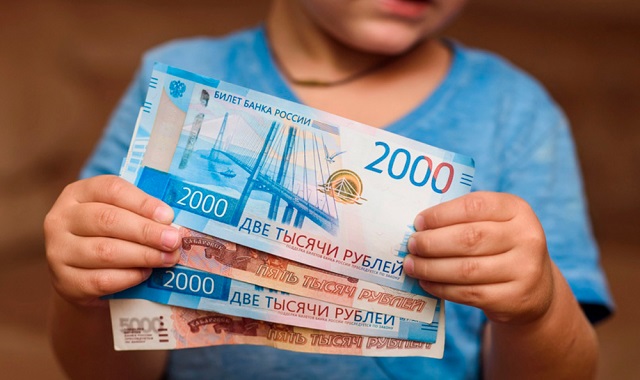 «Задолжал ребенку»: в Казани приставы взыскали с отца 800 000 рублей алиментов