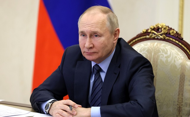«С Богом»: Путин дал выпускникам военных вузов напутствие