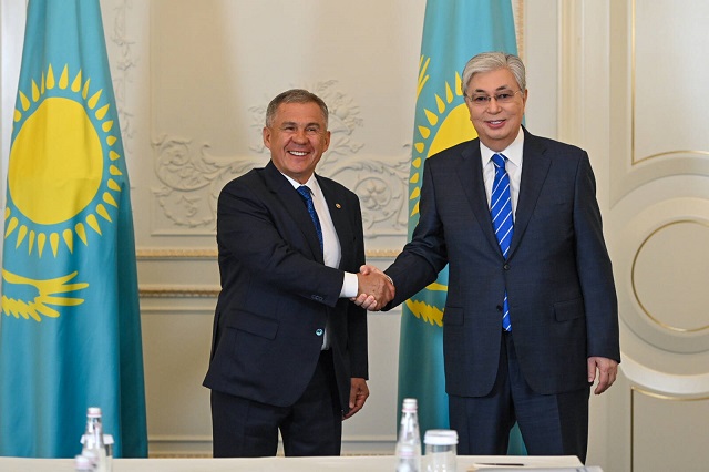 Минниханов поздравил Токаева с победой на выборах президента Казахстана