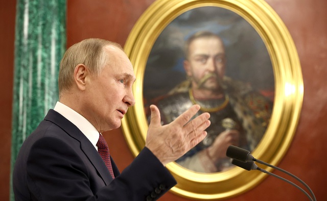 Путин назвал главным вопросом повышение уровня реальных зарплат в России