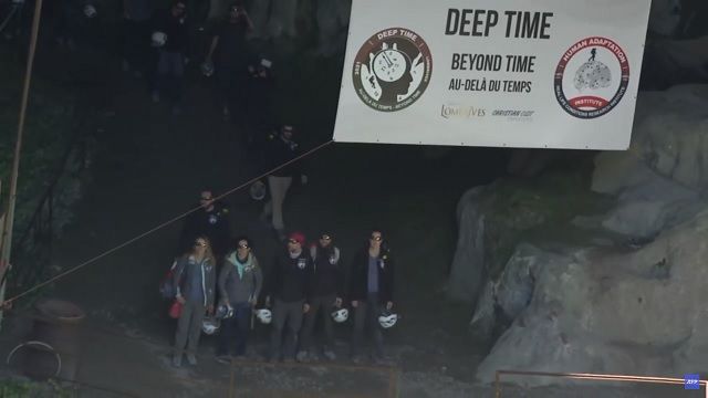 Во Франции 15 добровольцев выживали 40 дней в пещере
