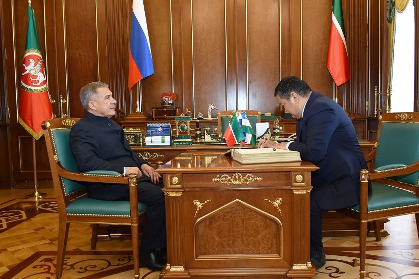 Рустам Минниханов предложил связать Казань и Бухару прямым авиасообщением