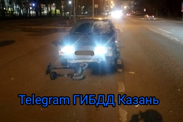 В Казани водитель «Лады» сбил электросамокатчика, не спешившегося на «зебре»