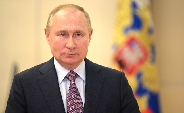 Владимир Путин поручил правительству проиндексировать пенсии на 8,6% 