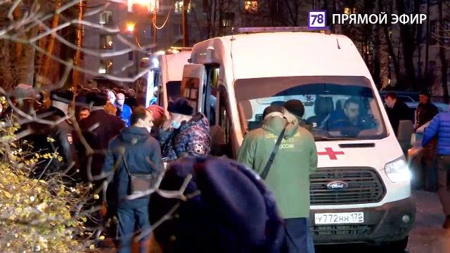 Удерживавший в заложниках шестерых детей петербуржец сдался полиции