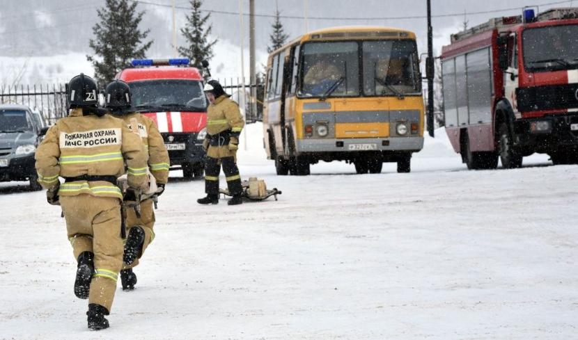 Пожарные Казани два раза за день выезжали на сообщение о возгорании школы