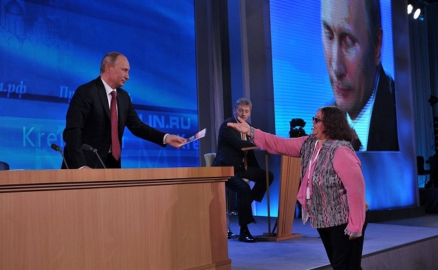 Песков заявил, что не знает зарегистрирован ли Путин на госуслугах