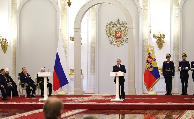 Владимир Путин учредил юбилейную медаль «100 лет Верховному суду России»