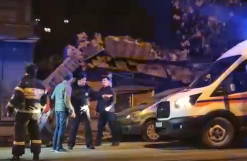 В Самаре после взрыва рухнула стена жилого дома, есть жертвы — видео