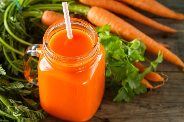 Жителям Татарстана разъяснили, чем грозит чрезмерное употребление морковного сока