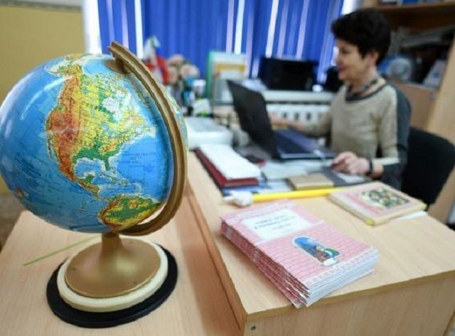 В России 76% учителей получают зарплату ниже МРОТ
