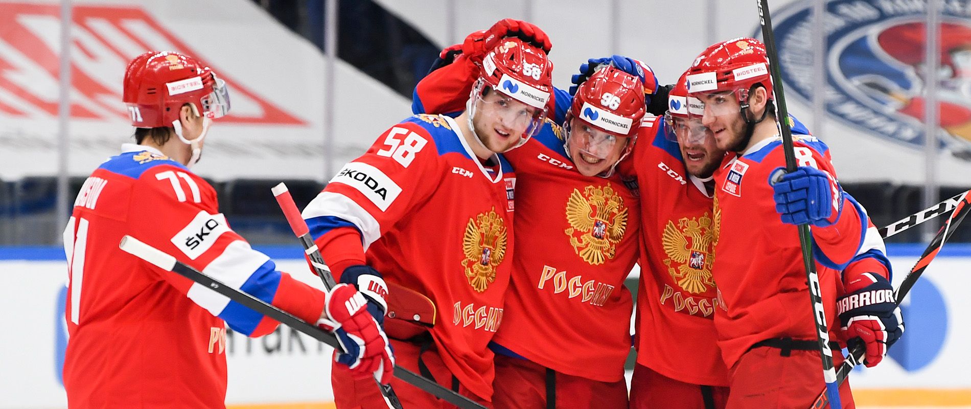Россия Финляндия хоккей. Российские хоккеисты. Сборная России по хоккею. Хоккей сборная России с Кубком.
