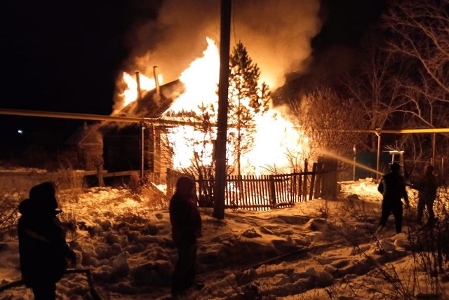 Пожилые супруги заживо сгорели на пожаре в частном доме в Татарстане