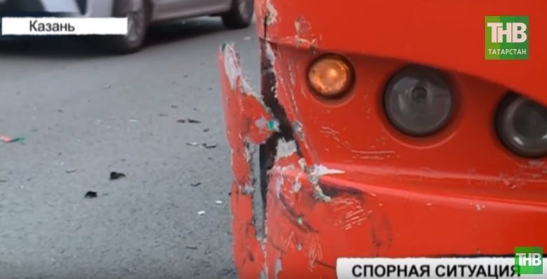 В Казани японская иномарка столкнулась с автобусом №89 (ВИДЕО)