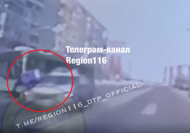 Видео: в Казани иномарка сбила двух школьниц на пешеходном переходе