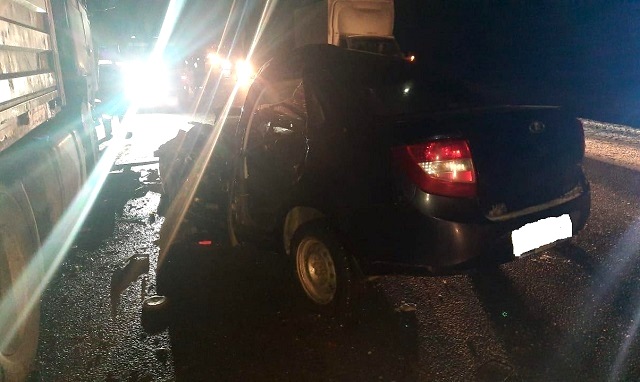 Водитель «Лады» погиб в лобовом столкновении с грузовиком на трассе в Татарстане
