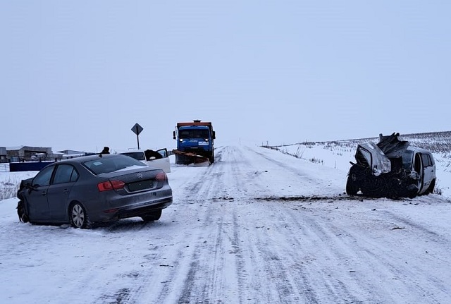 53-летняя пассажирка иномарки скончалась в результате жесткой аварии в Татарстане