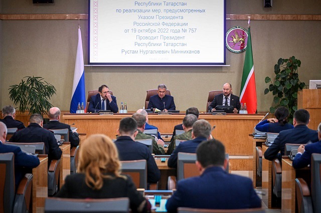 Минниханов провел первое заседание оперштаба Татарстана по режиму базовой готовности