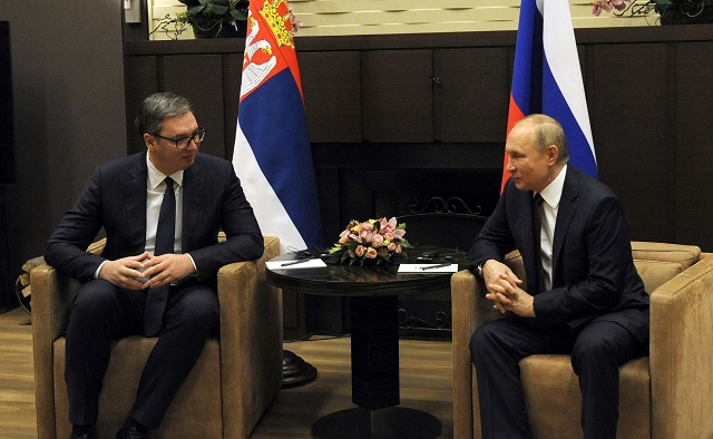 Владимир Путин поздравил Александра Вучича с победой на выборах президента Сербии