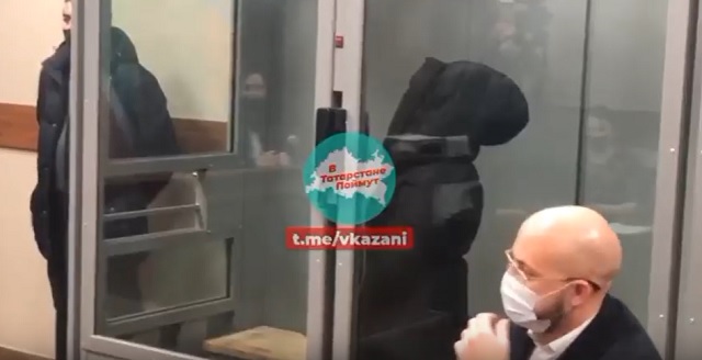 Суд на два месяца отправил в СИЗО жительницу Казани, истязавшую малолетнюю дочь – видео