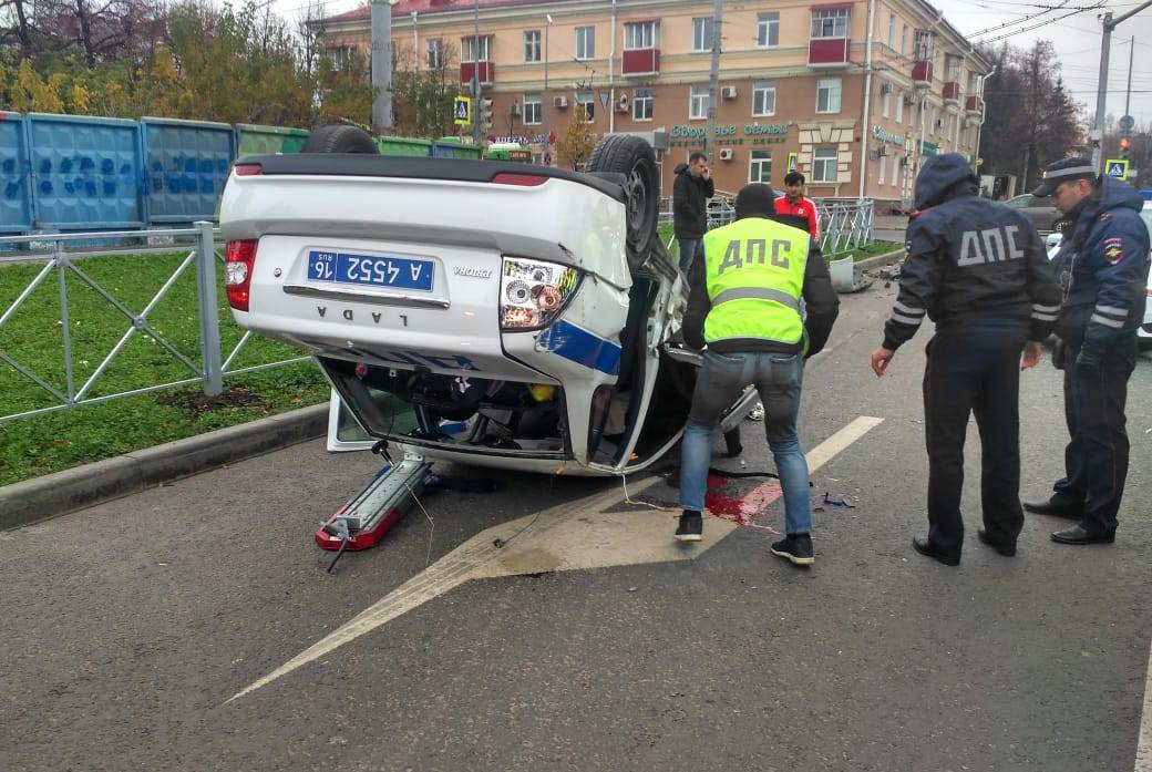 В Казани задержан водитель, из-за которого перевернулся автомобиль ГИБДД 