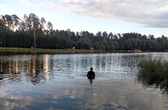 В Казани водолазы ищут тело утонувшего в озере Малое Лебяжье мужчины