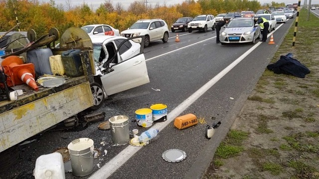 В Татарстане погиб пассажир влетевшей в грузовик легковушки
