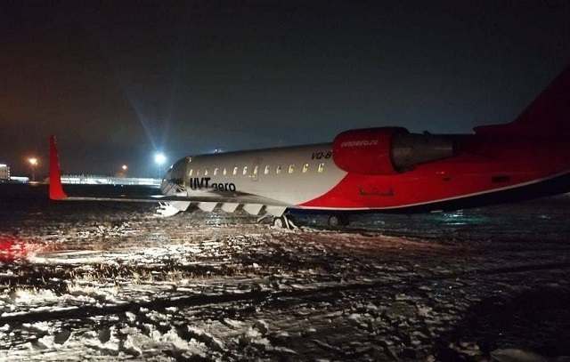 Приземлившийся в Челябинске самолет из Казани выкатится за пределы ВПП