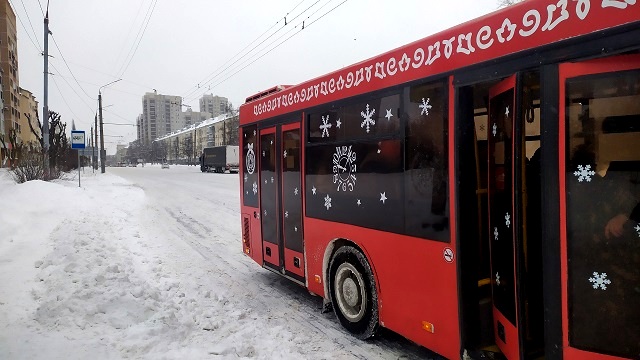 В Казани школьницу высадили из автобуса из-за непринятой к оплате карты «Мир»