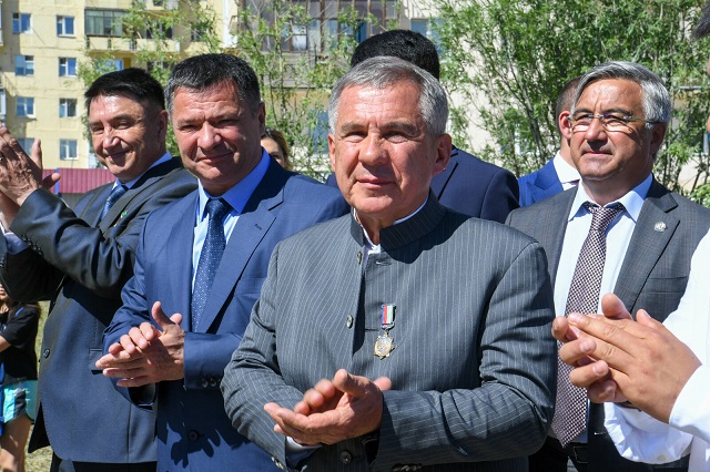 Минниханов принял участие в закладке сквера «Казанский» в Якутске