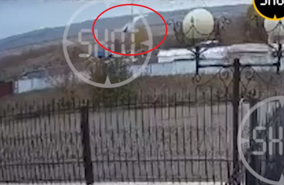 В сети опубликовали видео с моментом падения в Татарстане самолета с парашютистами