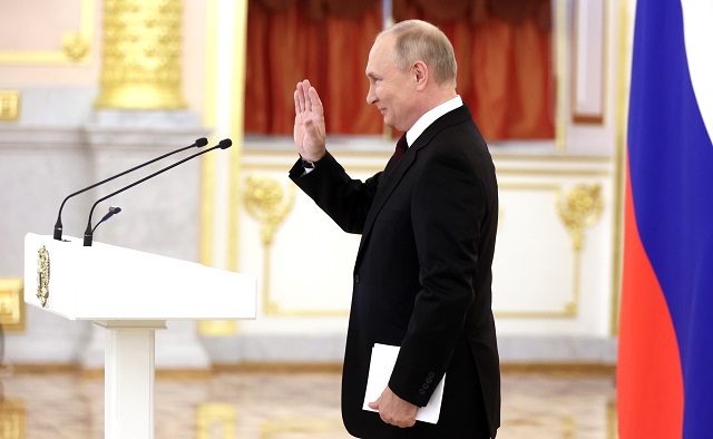 Владимир Путин поздравил жителей Якутии со 100-летием Якутской АССР