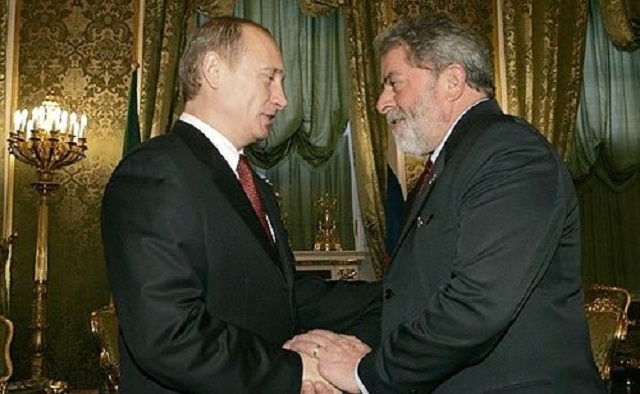 Путин поздравил да Силву с победой на президентских выборах Бразилии