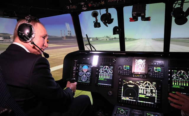 Путин совершил полет на тренажере вертолета Ми-171А2 в Улан-Удэ - видео