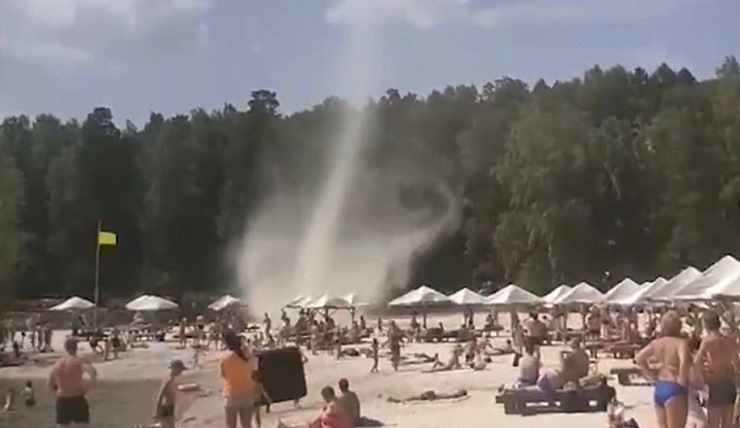Яблоку некуда упасть: отдыхающие сняли шокирующее видео на пляже Анапы