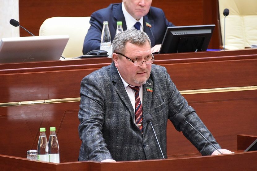 Против поправок в Конституцию проголосовал один депутат Госсовета РТ —  Ркаил Зайдуллин